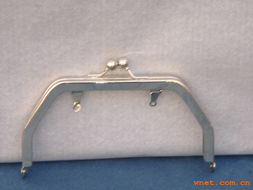 较王五金厂 东莞市樟木头镇裕丰赤山文明街 本厂专业生产手袋较.五金较.箱包配件,手袋五金配件 产品展厅